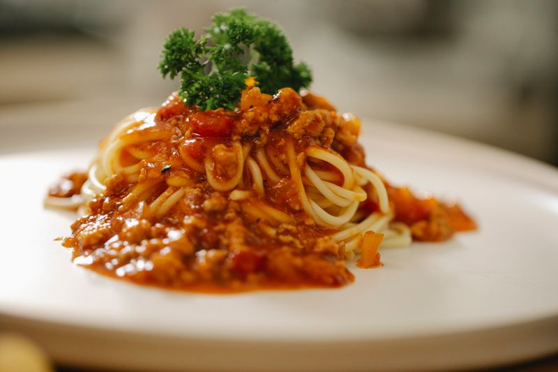 Spaghetti Bolognese Round table pizza restaurant