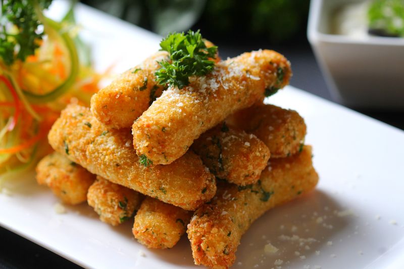 Garlic bread side at Round table pizza