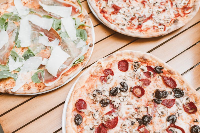 Four Cheese pizza Round table